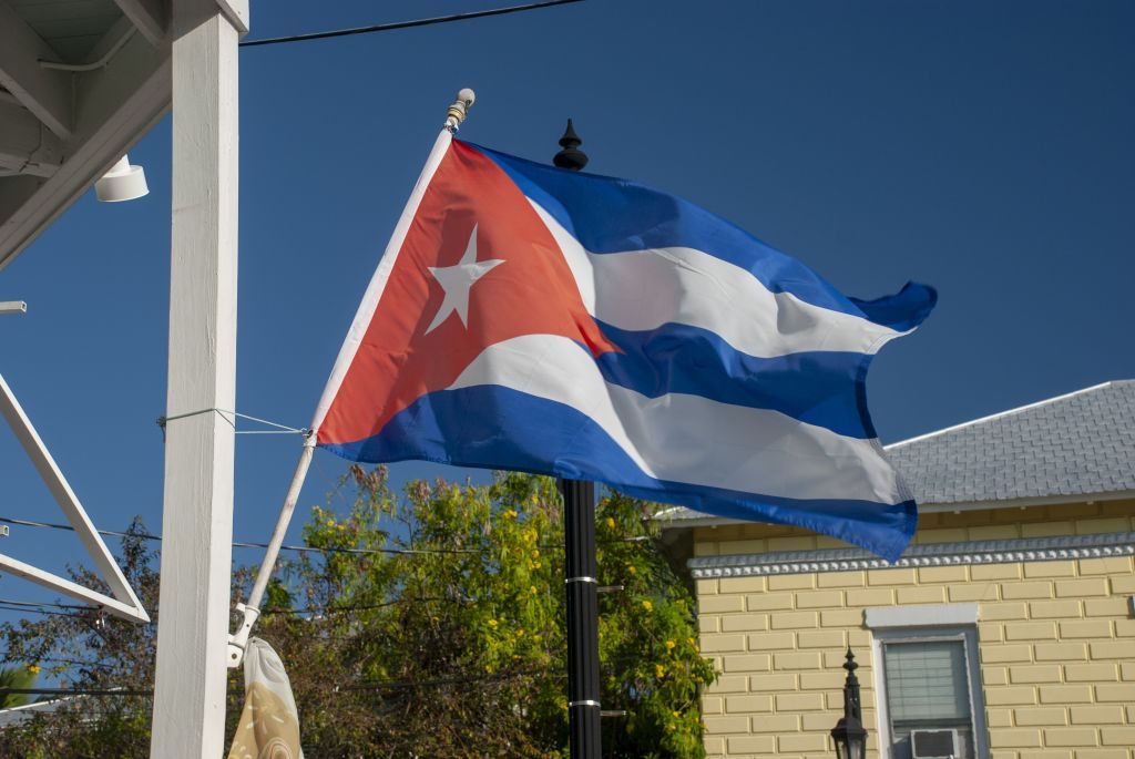 Decisión Judicial Mayo 2025: Qué significa para los cubanos con formulario I-220A