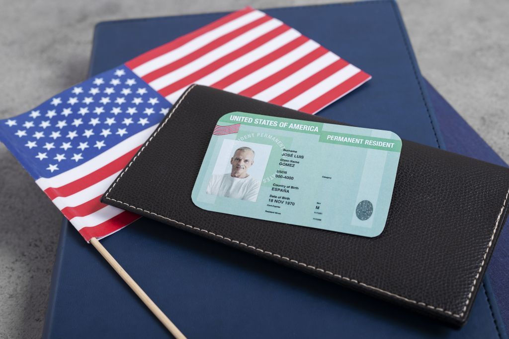 Green Card por Reunificación Familiar: ¿Quién Califica para el Ajuste de Status?